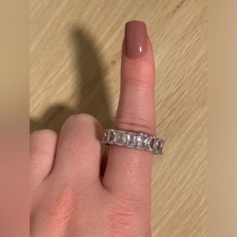 SILVER TONED ETERNITY RING SIZE 9